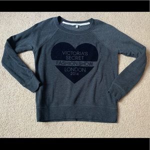 VS PINK LIMITED EDITION FASHION SHOW CREW NECK